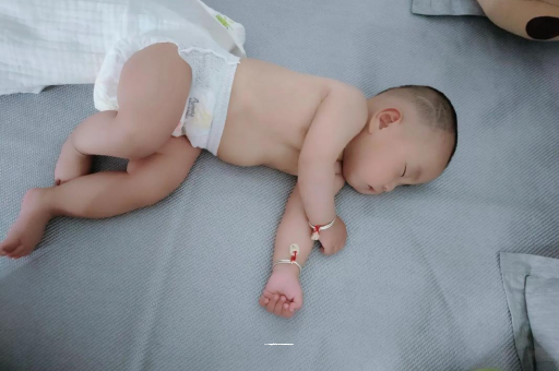 新泰三个月宝宝抬头不稳